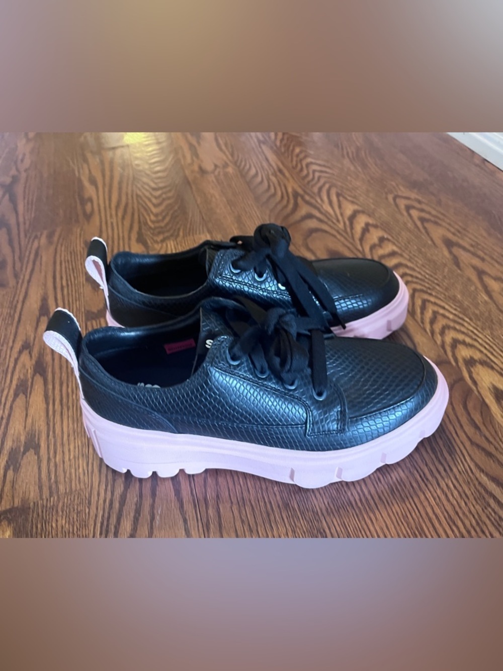 Sorel CARIBOU™
Waterproof Platform Sneakers
Size 8,5 black and vintage pink